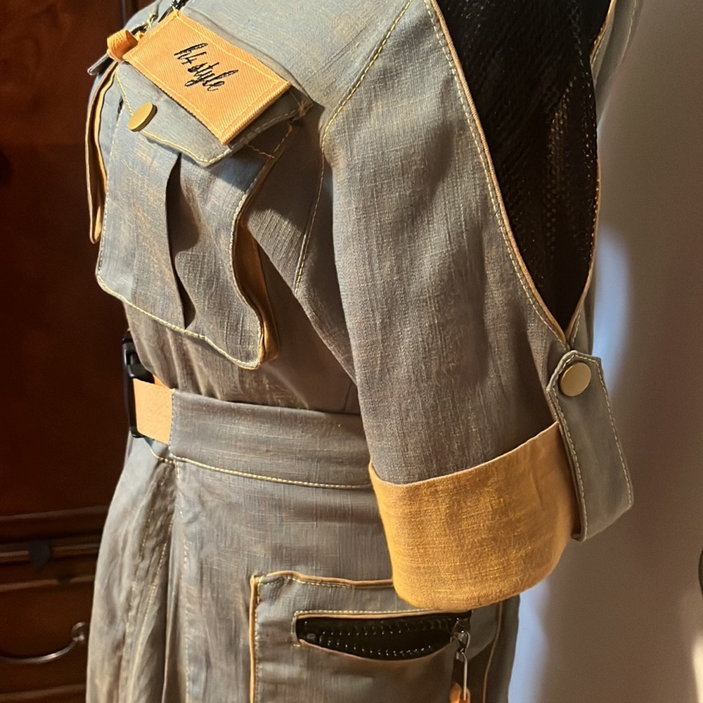 Very unique European dress - Picture 4 of 8